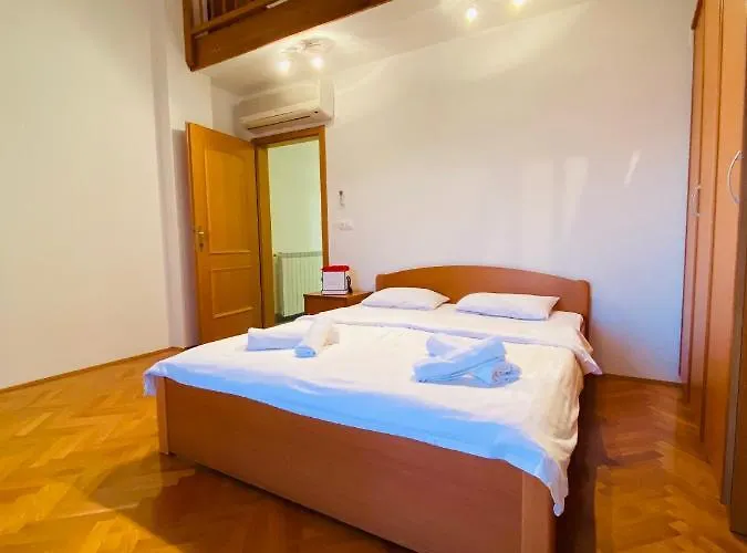 Apartment La *